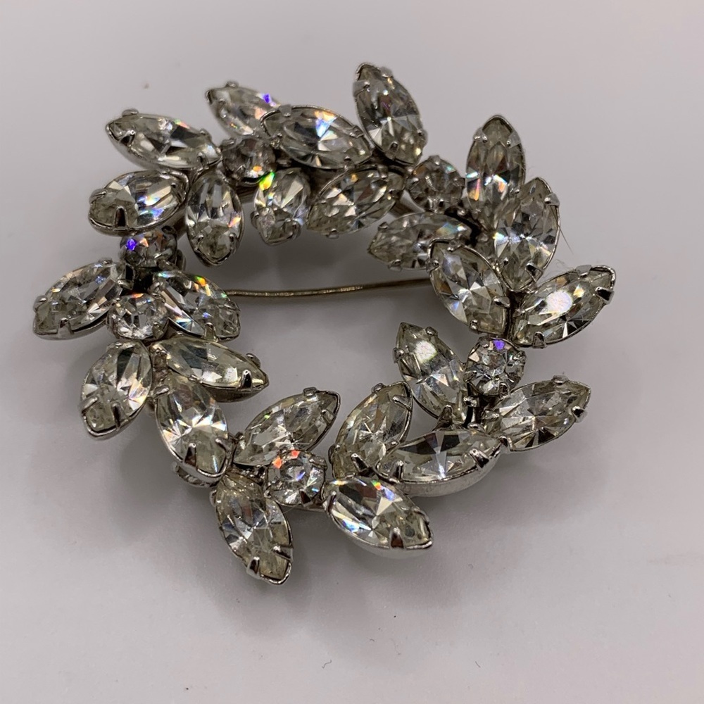 Gorgeous vintage rhinestone brooch
